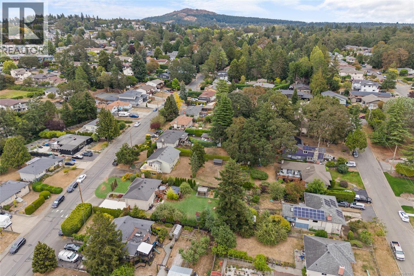  749 Lily Avenue, Saanich