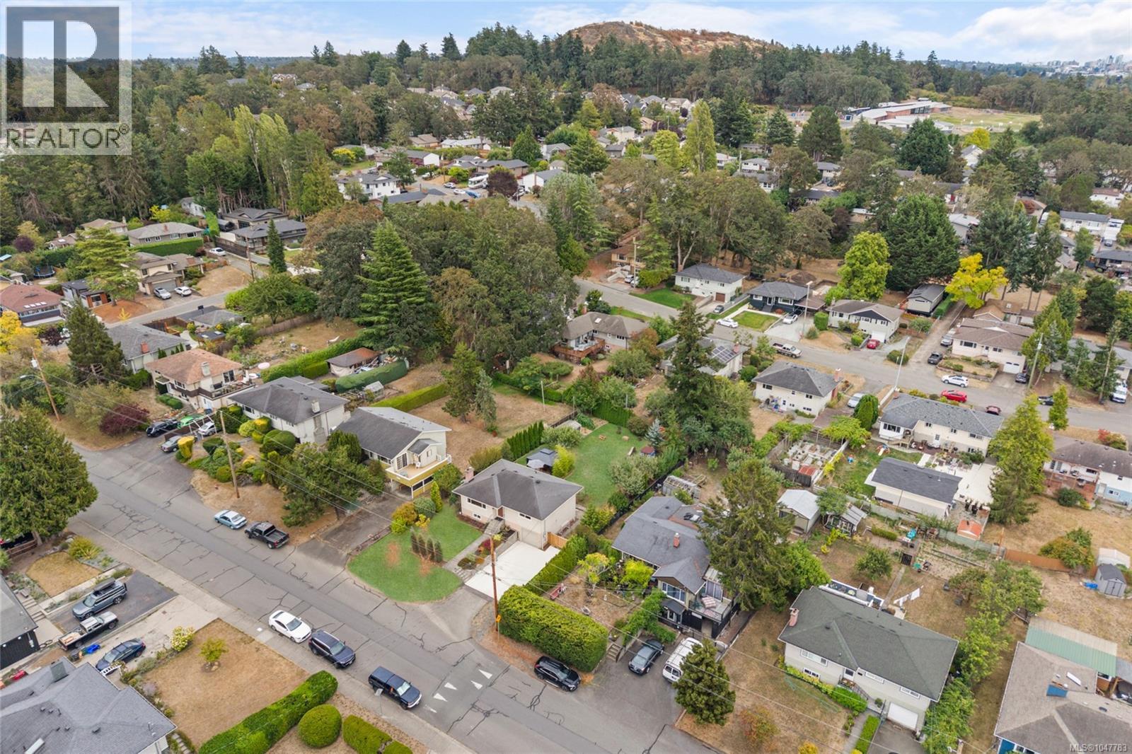  749 Lily Avenue, Saanich
