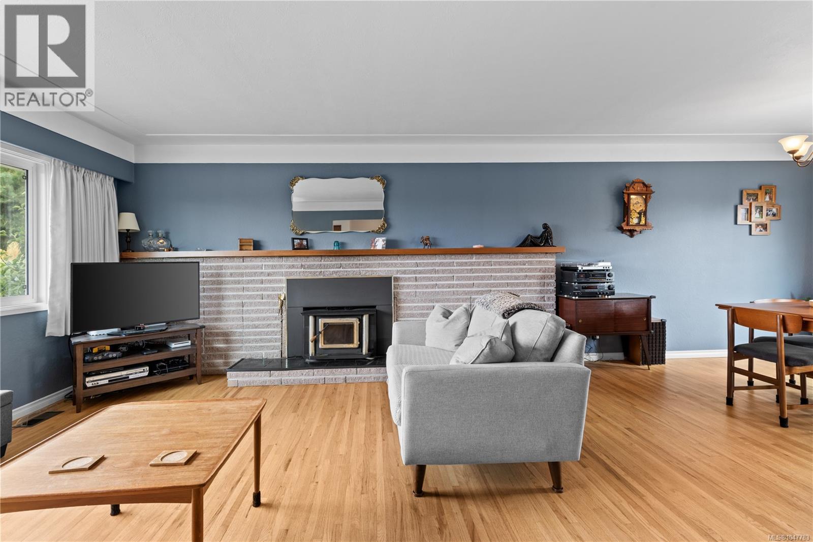  749 Lily Avenue, Saanich