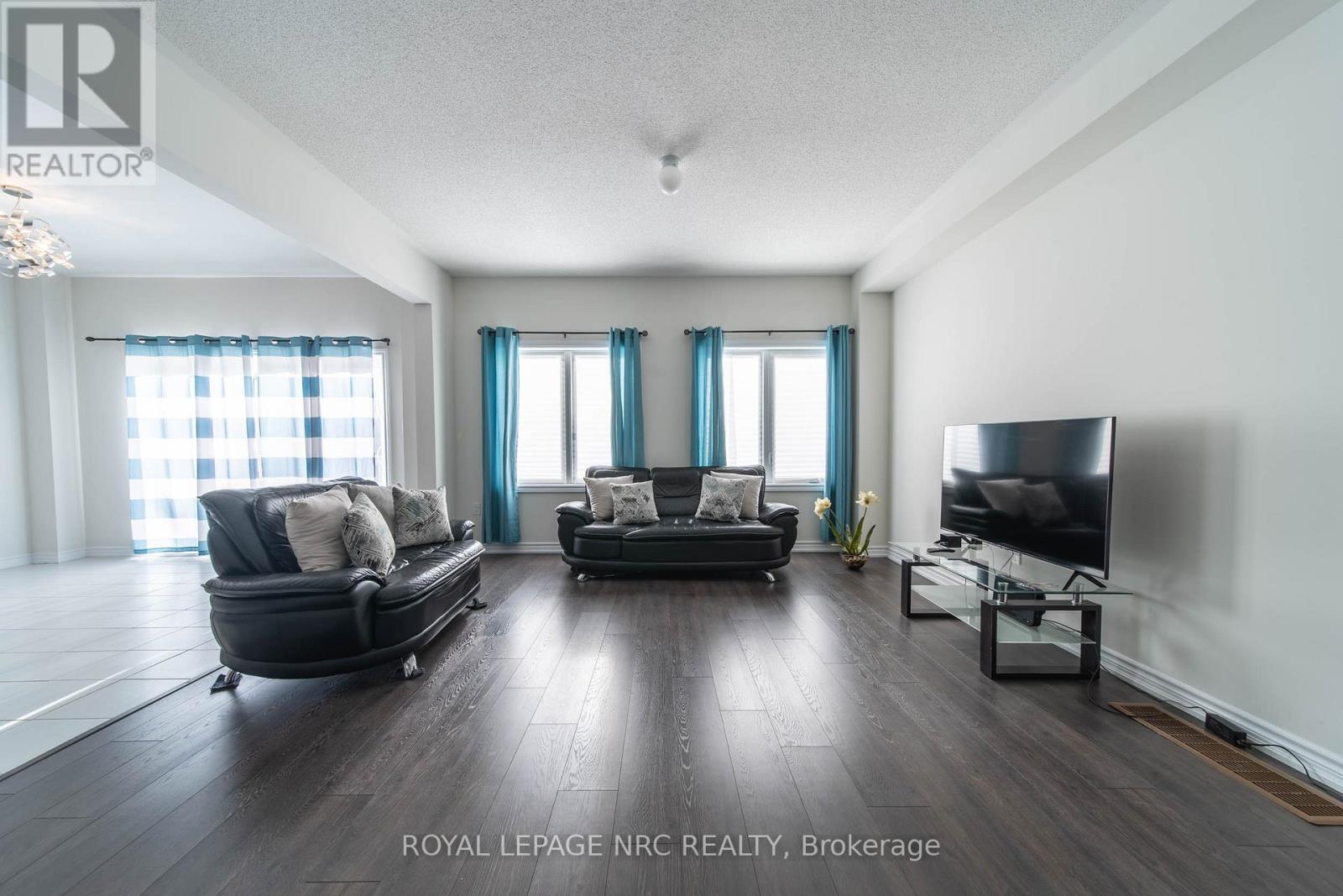 97 TUMBLEWOOD PLACE - 2