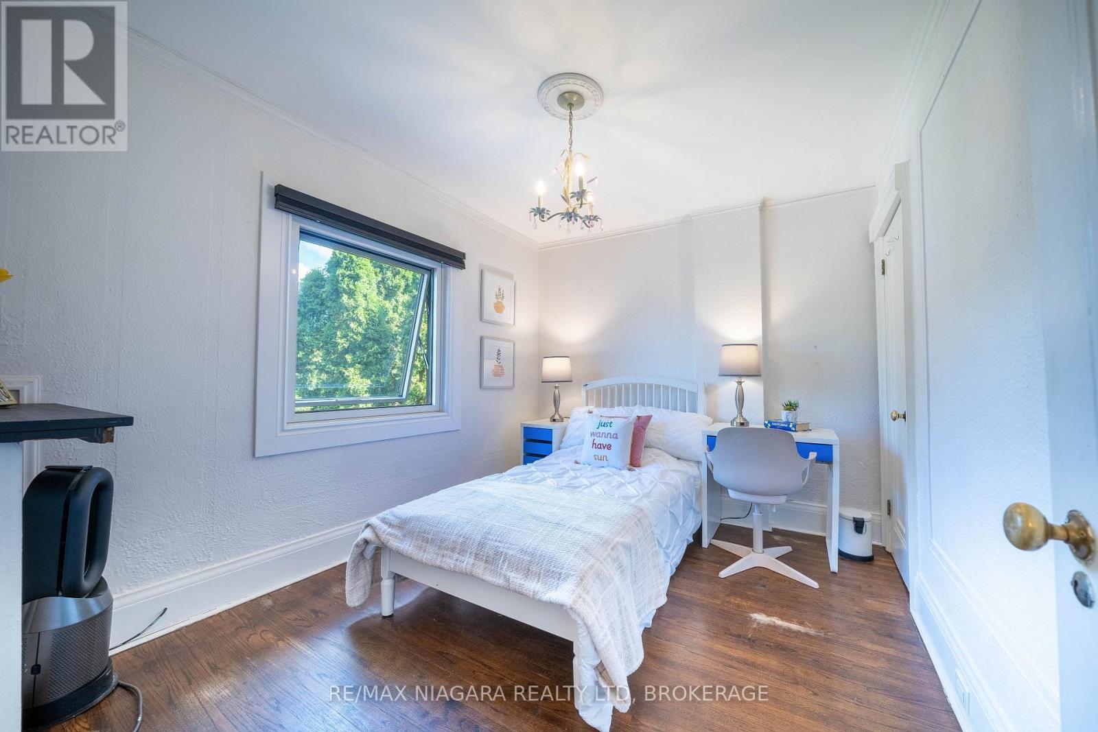 38 YONGE BOULEVARD - 25