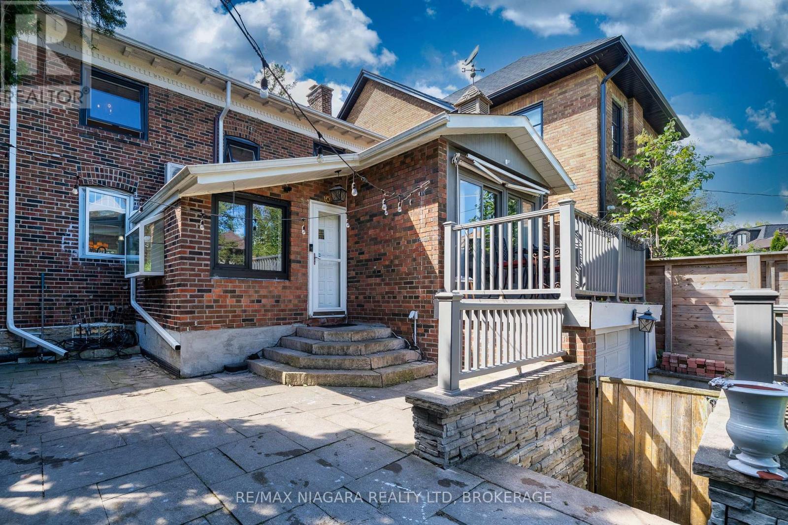 38 YONGE BOULEVARD - 40