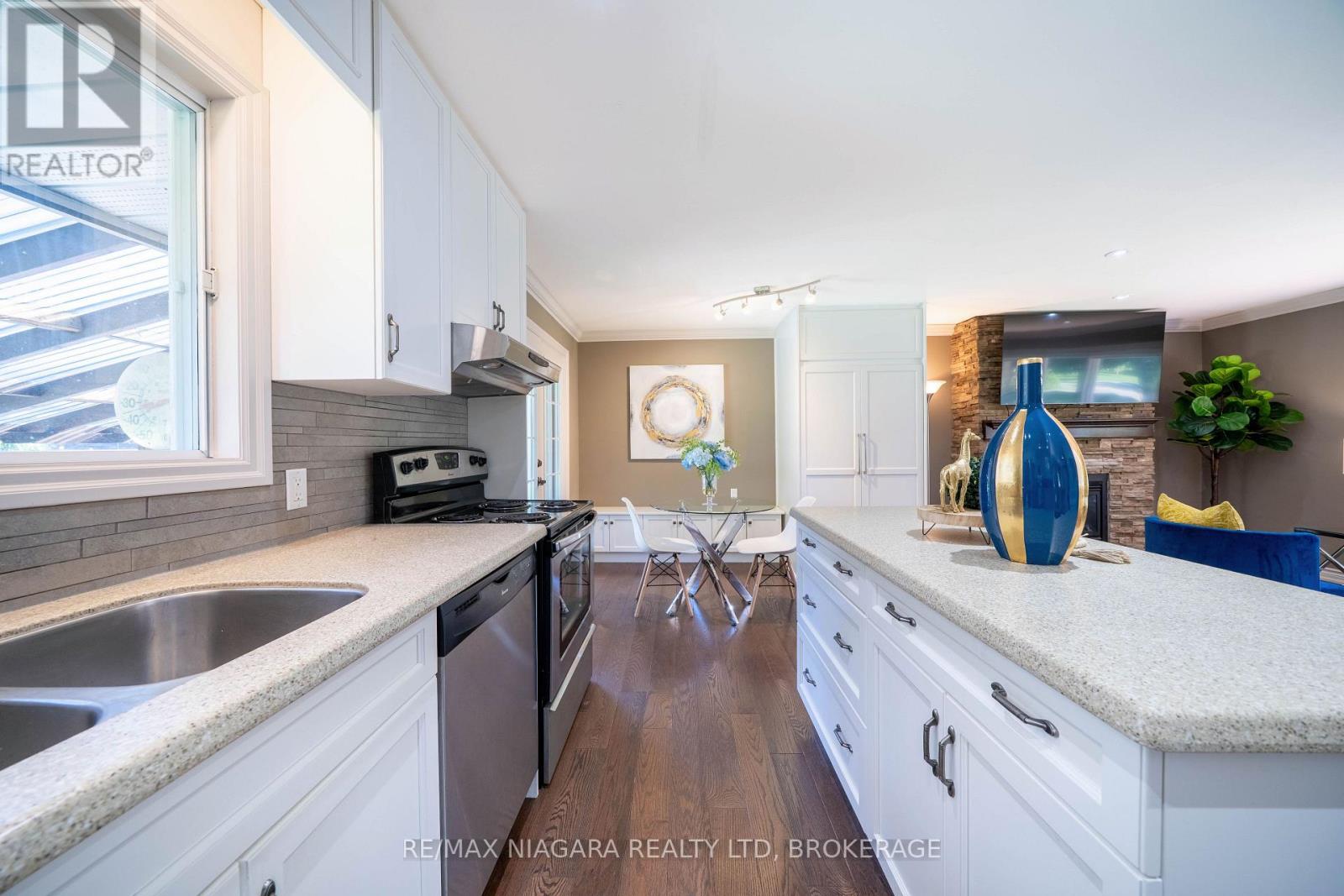 8 FERNWOOD TERRACE - 14