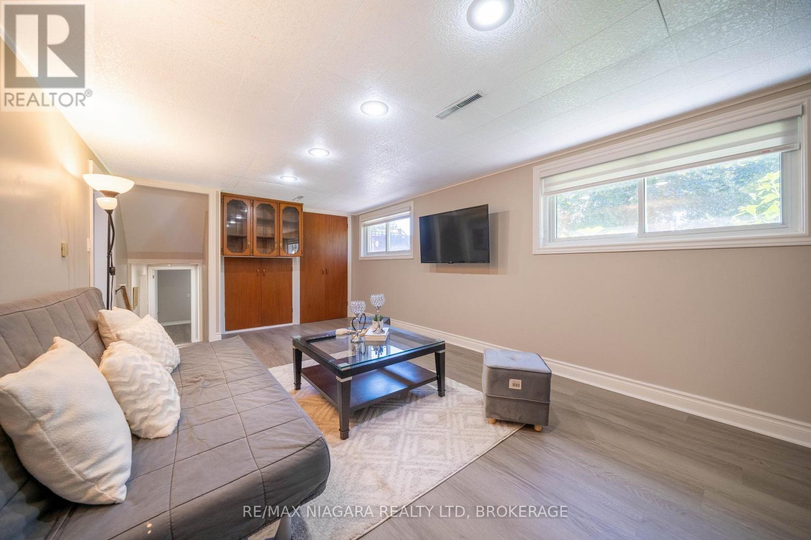 8 FERNWOOD TERRACE - Image 30