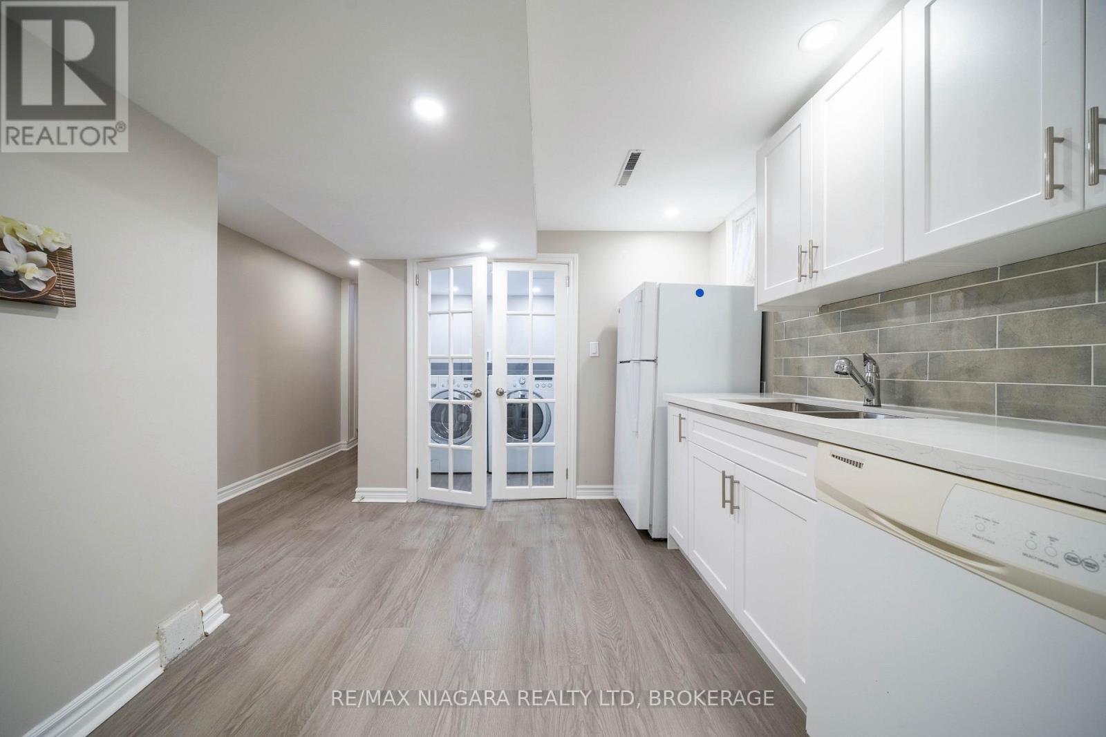 8 FERNWOOD TERRACE - 33