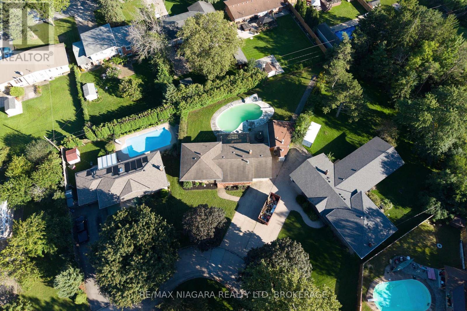 8 FERNWOOD TERRACE - 44