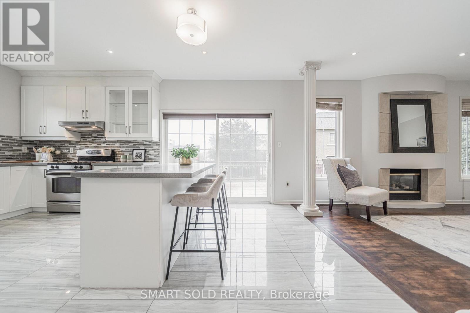 16 COURTNEY CRESCENT - 15