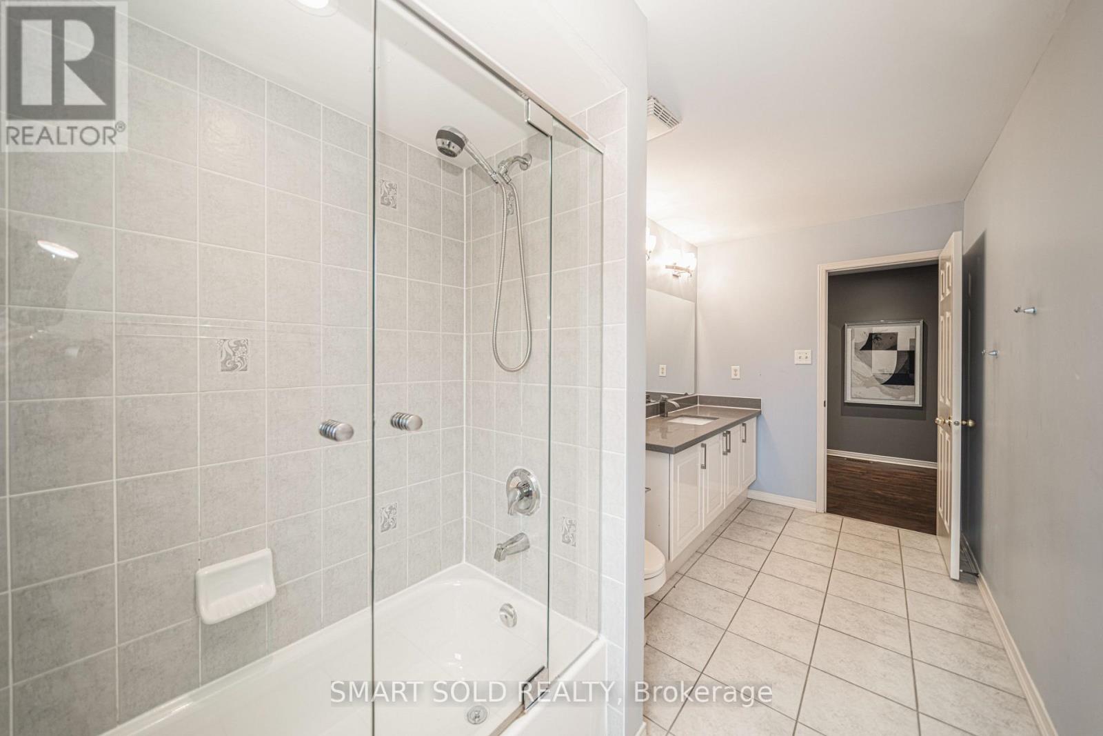 16 COURTNEY CRESCENT - Image 29