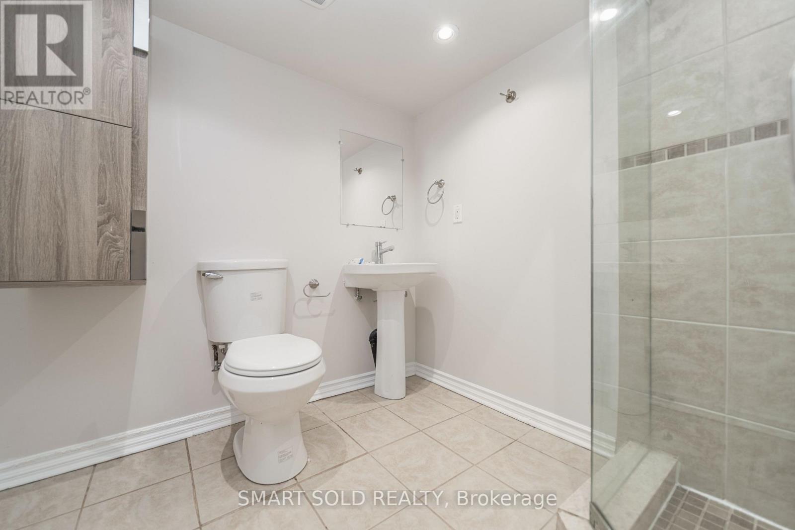 16 COURTNEY CRESCENT - Image 35