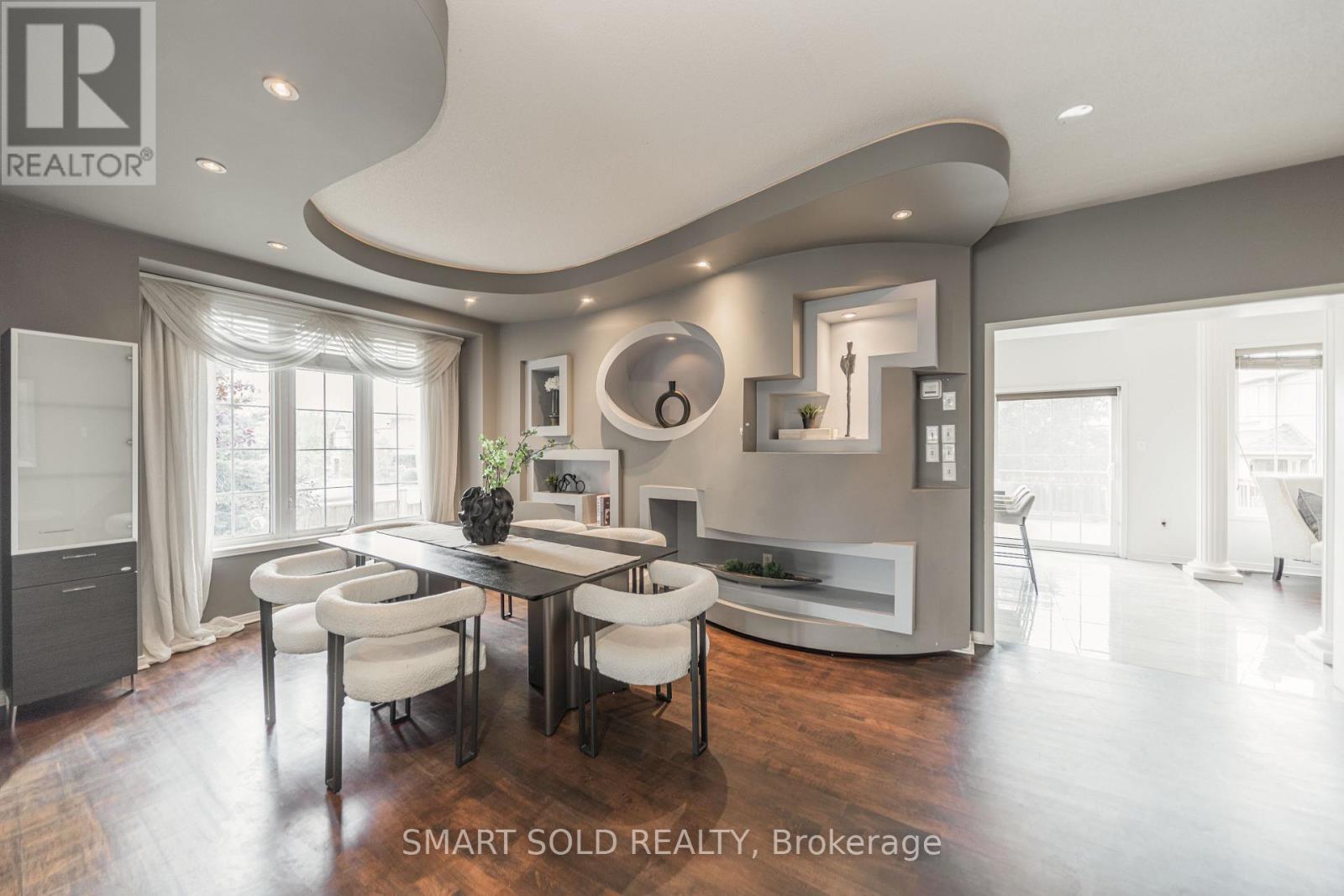 16 COURTNEY CRESCENT - 6