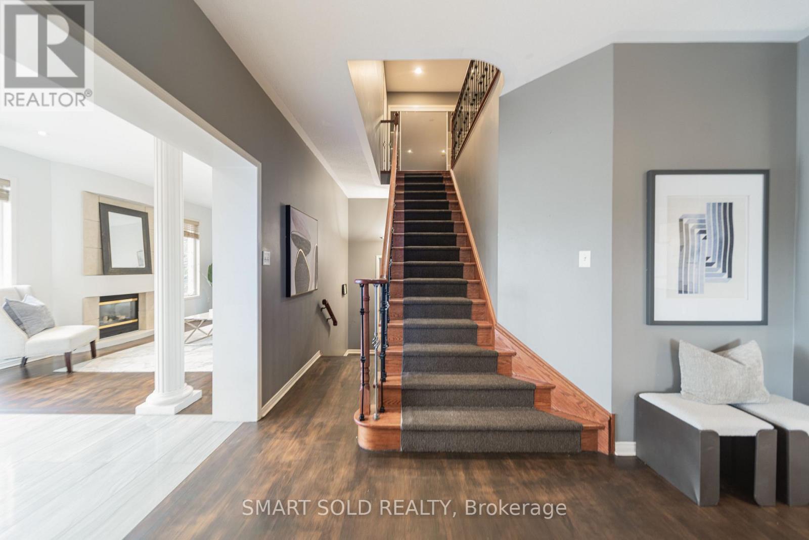 16 COURTNEY CRESCENT - 9