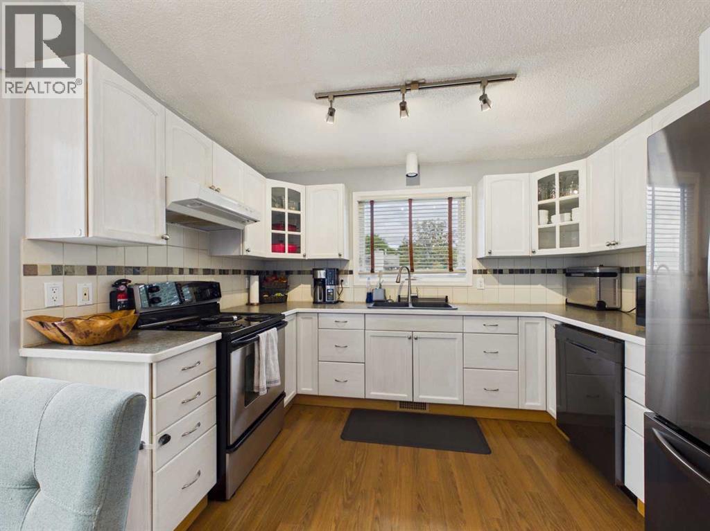 Listing photo – 32 Haliburton Crescent, Red Deer