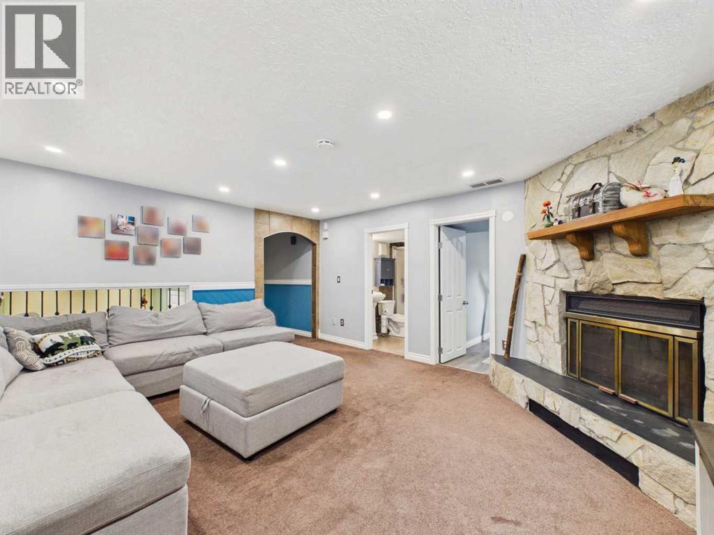 Listing photo – 32 Haliburton Crescent, Red Deer