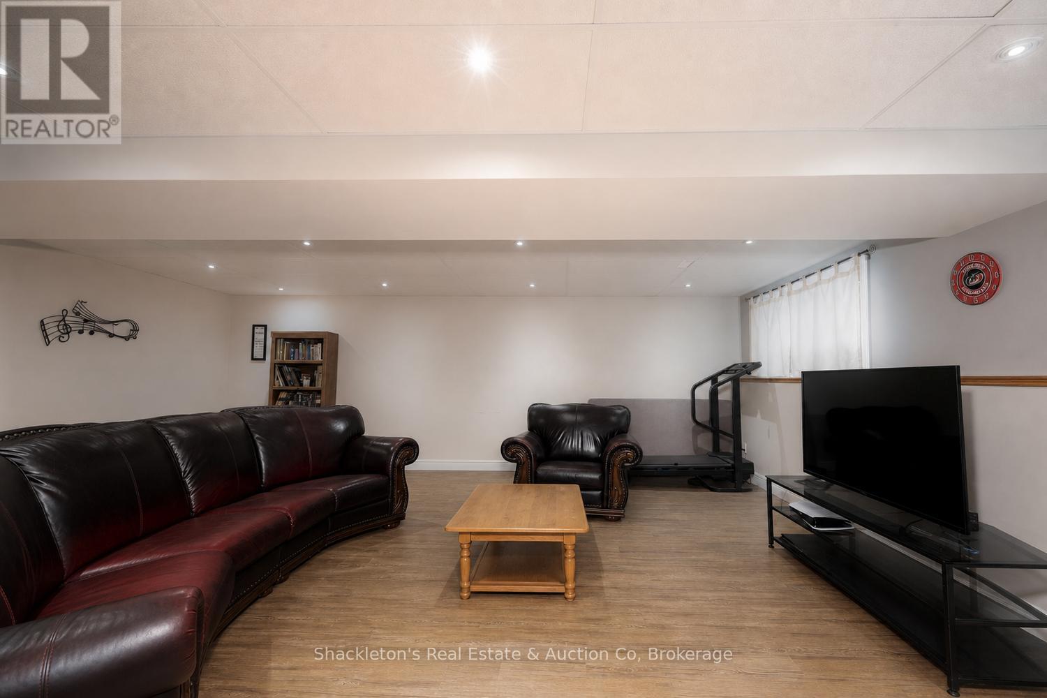 44 BLENHEIM STREET - 12