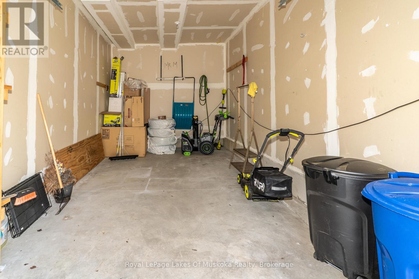 23 LITTLE RYANS WAY - 33