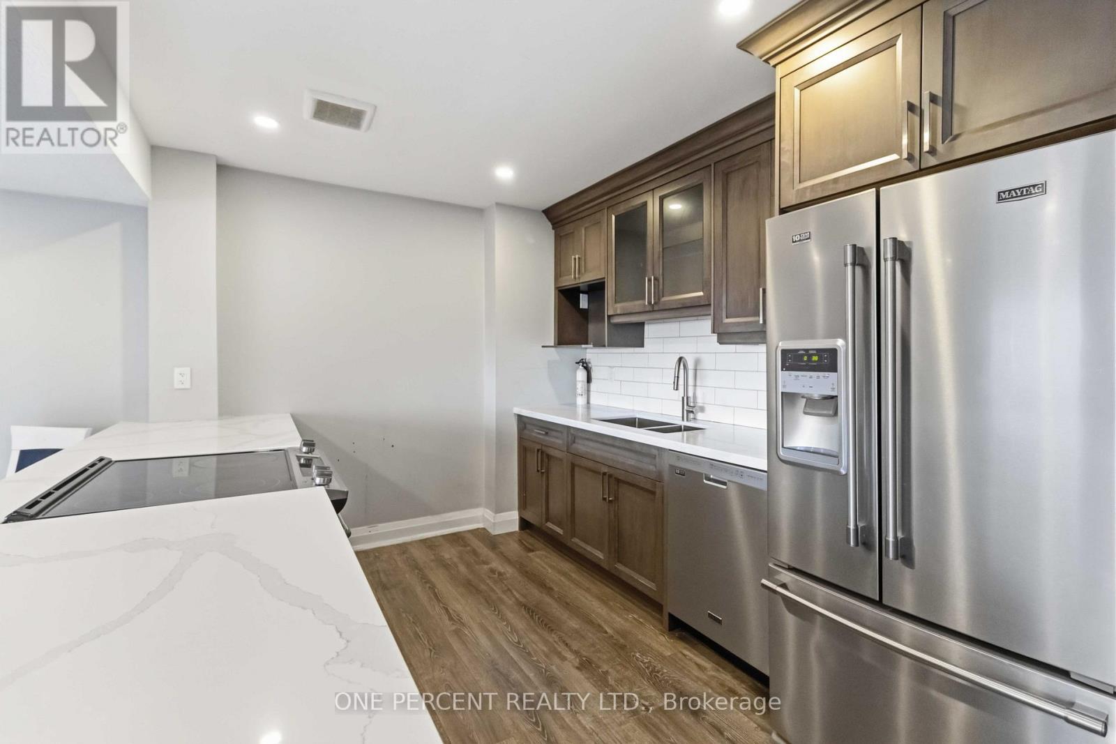 #1005 15 ELIZABETH STREET N - 16