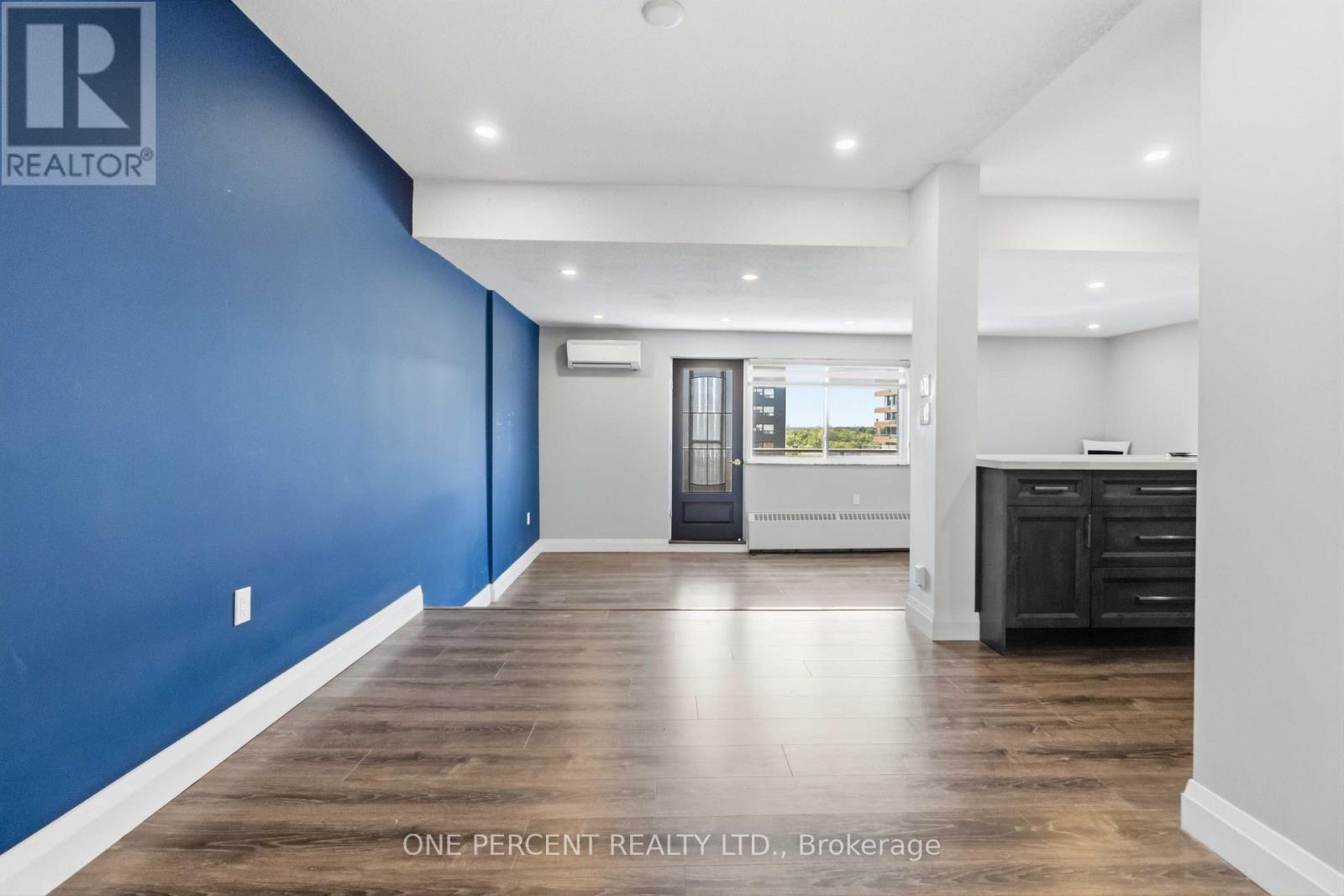 #1005 15 ELIZABETH STREET N - 8