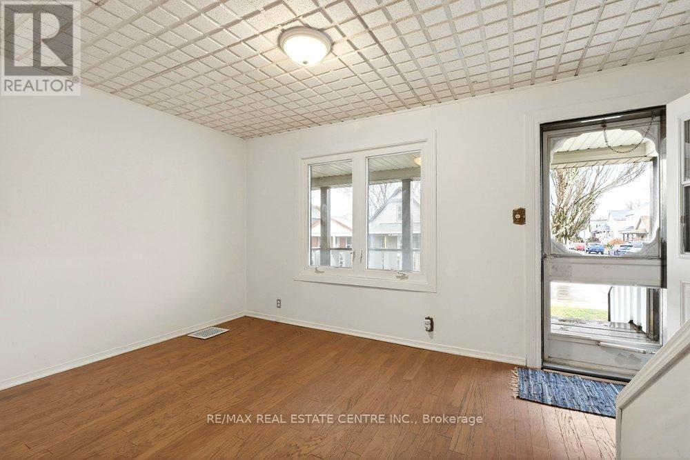 23 FREDERICK AVENUE - 7