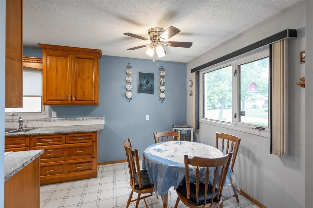 266 St Martin Boulevard, Winnipeg, Manitoba, R2C3X8, Winnipeg, Manitoba — photo 3 of 5