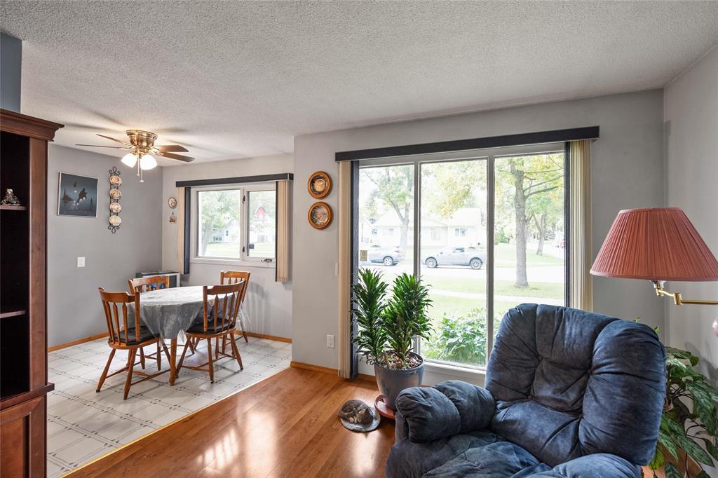 266 St Martin Boulevard, Winnipeg, Manitoba, R2C3X8, Winnipeg, Manitoba — photo 4 of 5