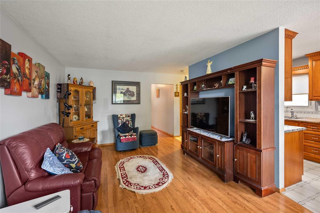 266 St Martin Boulevard, Winnipeg, Manitoba, R2C3X8, Winnipeg, Manitoba — photo 5 of 5