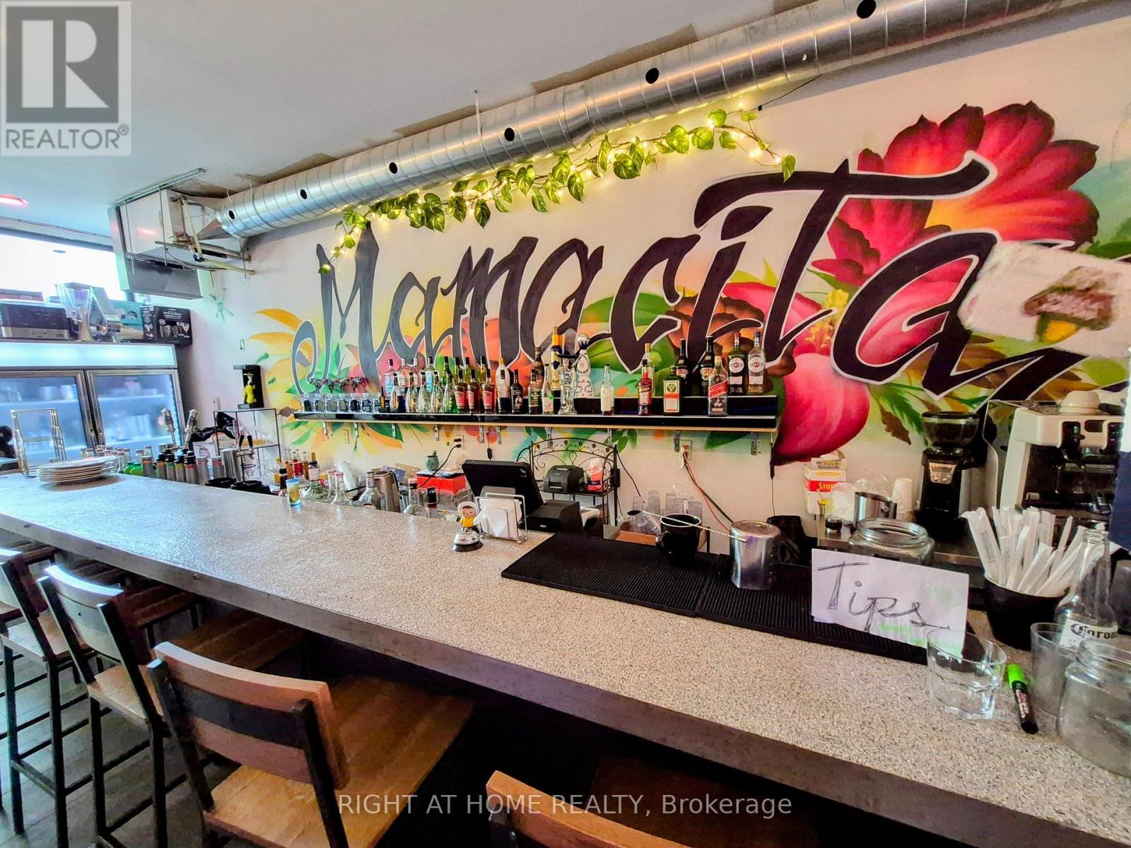 305 Augusta Avenue, Toronto (Kensington-Chinatown), Ontario, M5T2M2, Toronto (Kensington-Chinatown), Ontario — photo 3 of 4