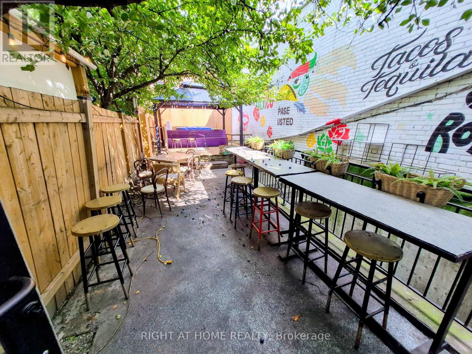 305 Augusta Avenue, Toronto (Kensington-Chinatown), Ontario, M5T2M2, Toronto (Kensington-Chinatown), Ontario — photo 4 of 4