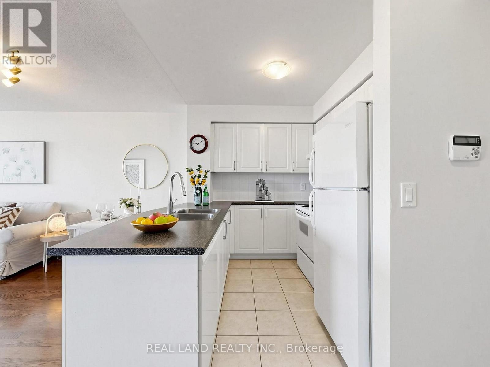 #805 60 BRIAN HARRISON WAY - 14