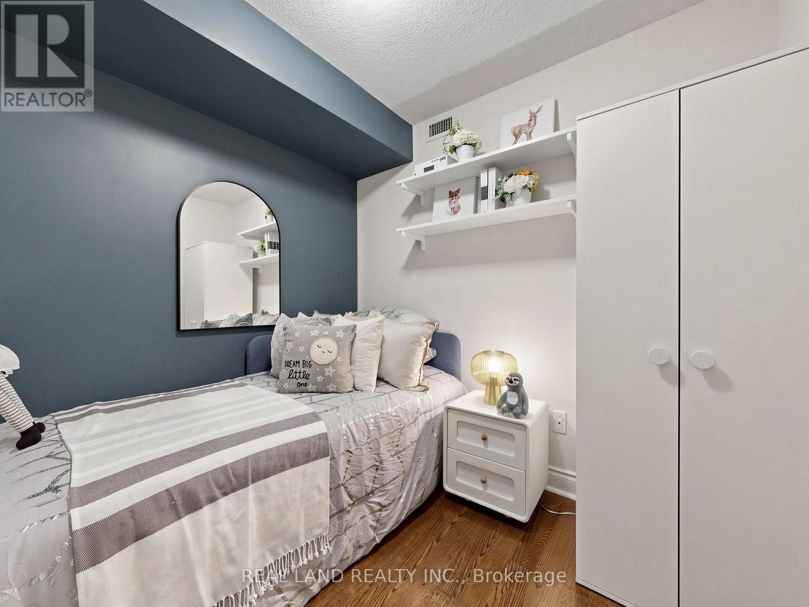 #805 60 BRIAN HARRISON WAY - 22