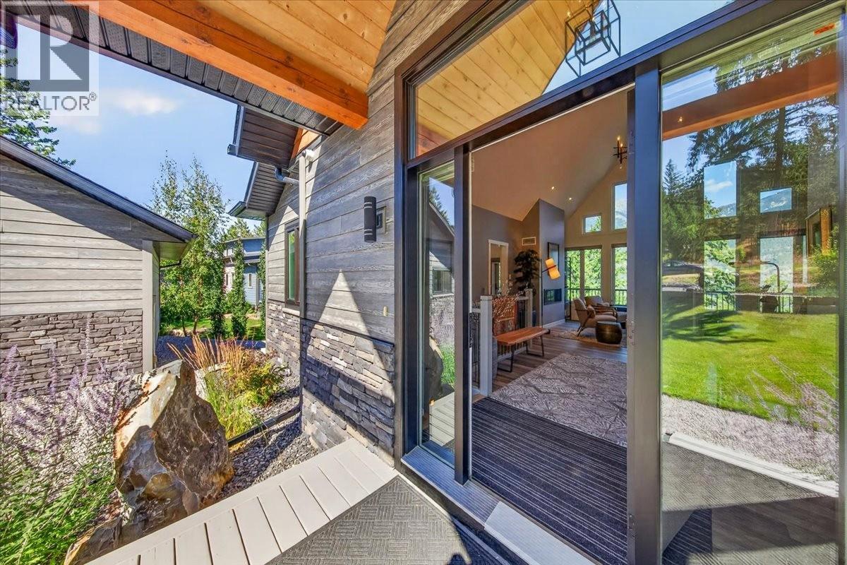 6021 Rose Terrace, Fairmont Hot Springs, British Columbia, V0B1L2, Fairmont Hot Springs, British Columbia — photo 4 of 5