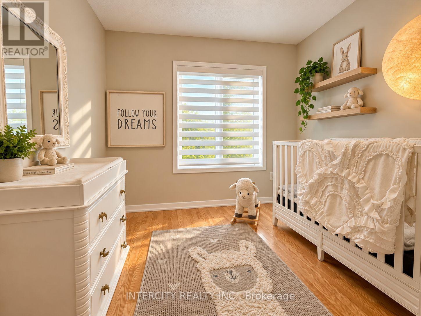 12 HEATHROW LANE - Image 17