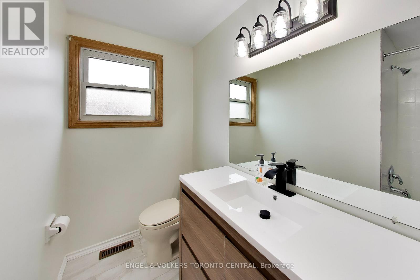 68 HAWLEY CRESCENT - 13