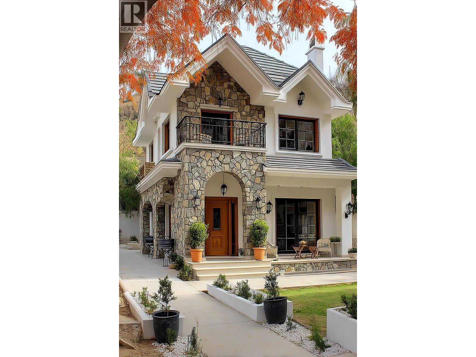  5261 BROOKMERE Crescent, Kelowna