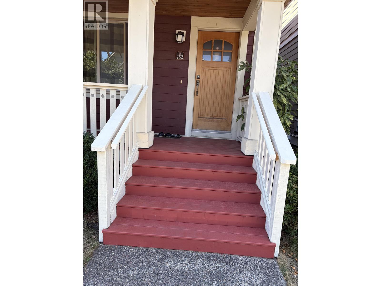 252 JENSEN STREET, New Westminster — photo 3