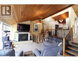 Living room - 3702 9th Avenue, Castlegar, BC V1N3T2 Photo 13