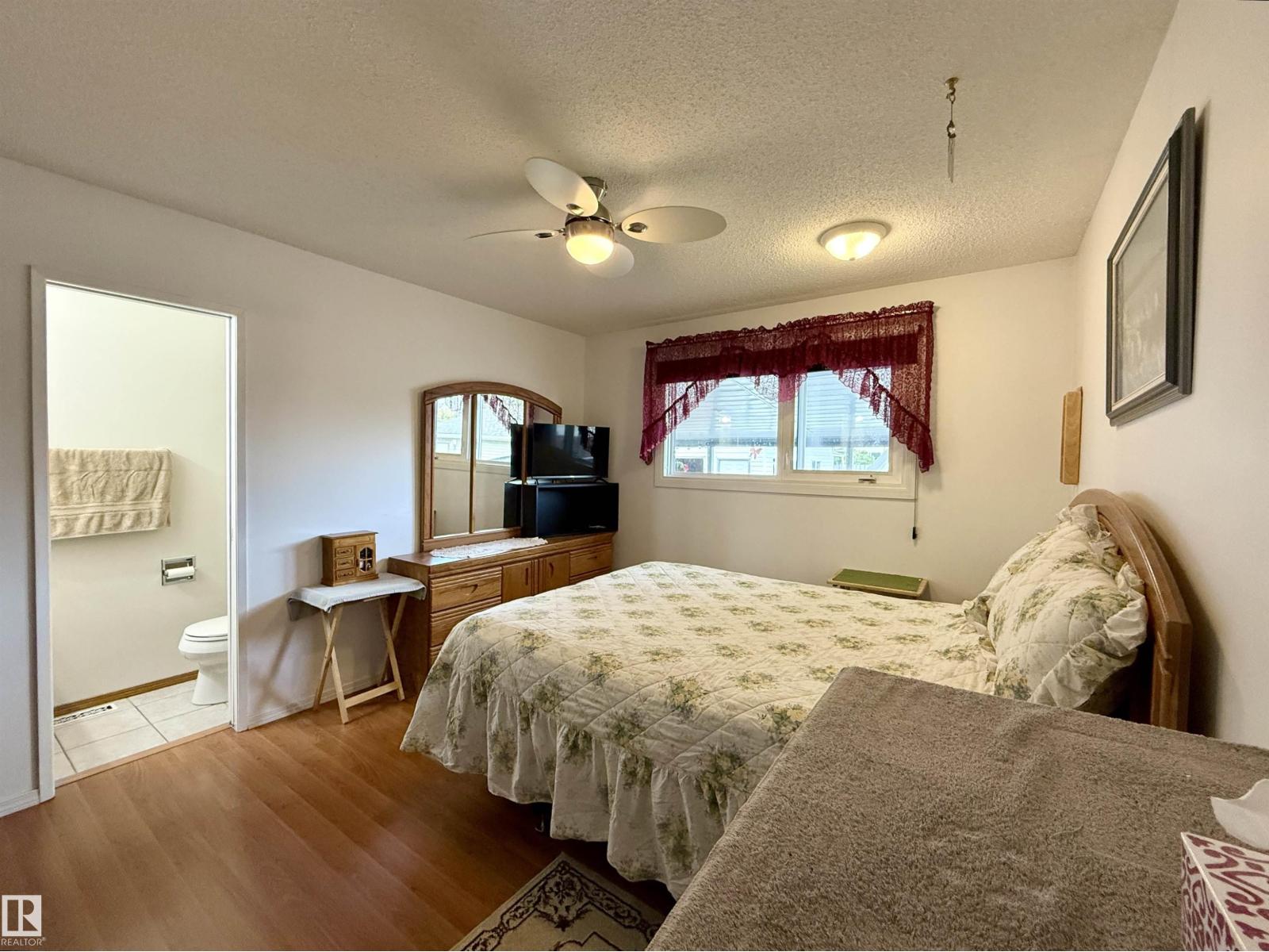 9326 81 ST - Image 34
