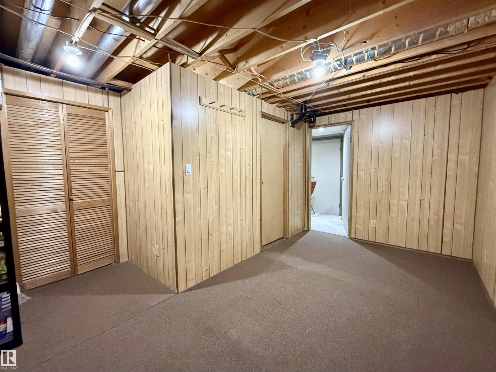 9326 81 ST - 54