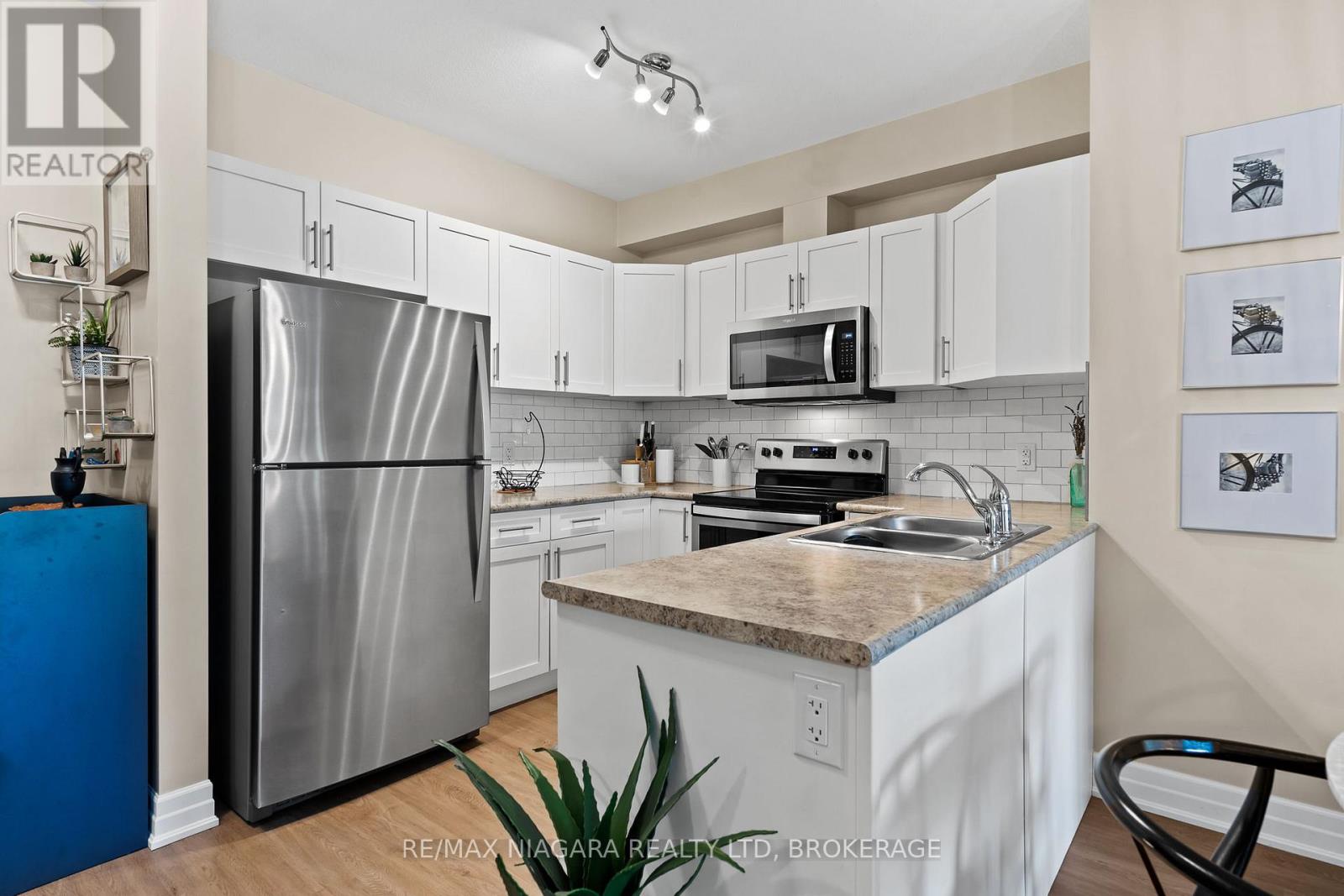 203 - 212 LAKEPORT ROAD, St. Catharines (Lakeport) — photo 8