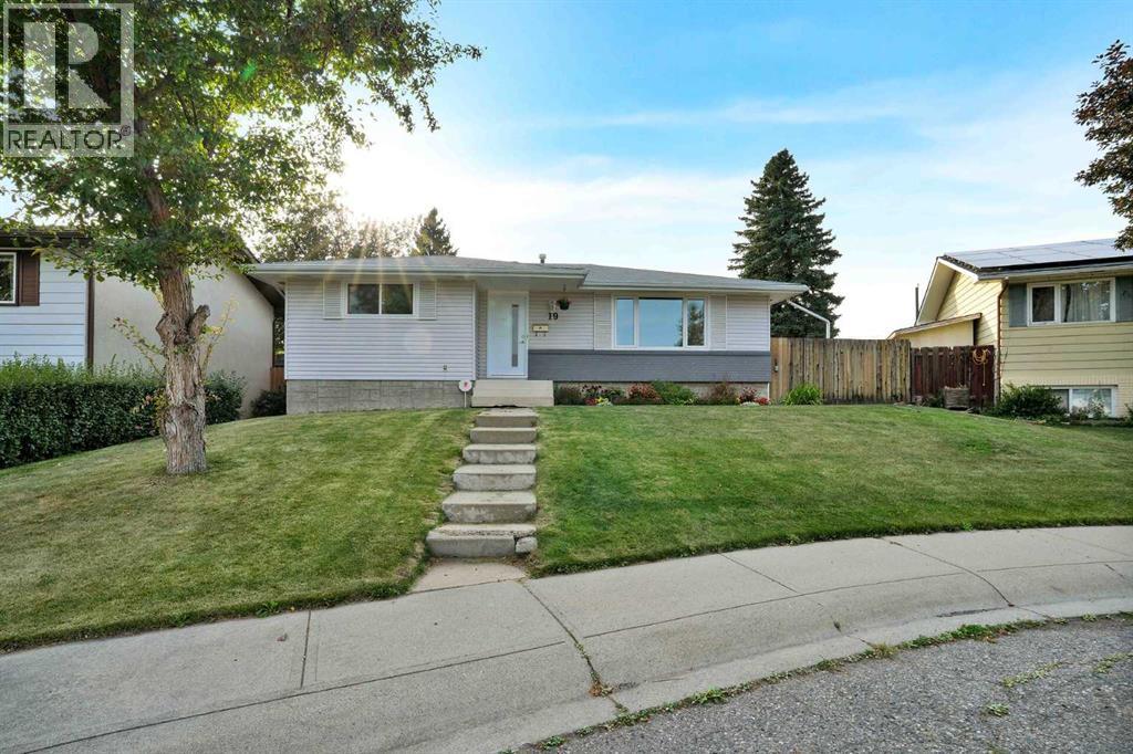 19 Maryvale Crescent NE, Calgary, Alberta, T2A2V5