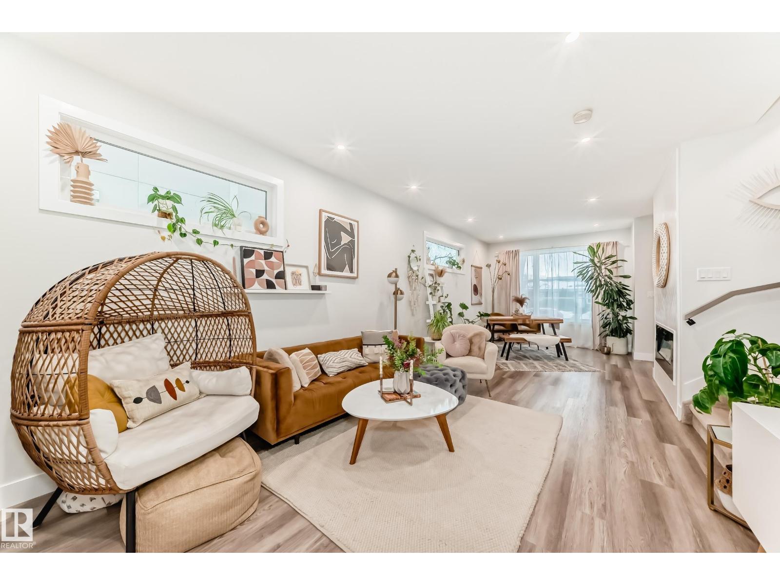 7642 91 AV NW - 13
