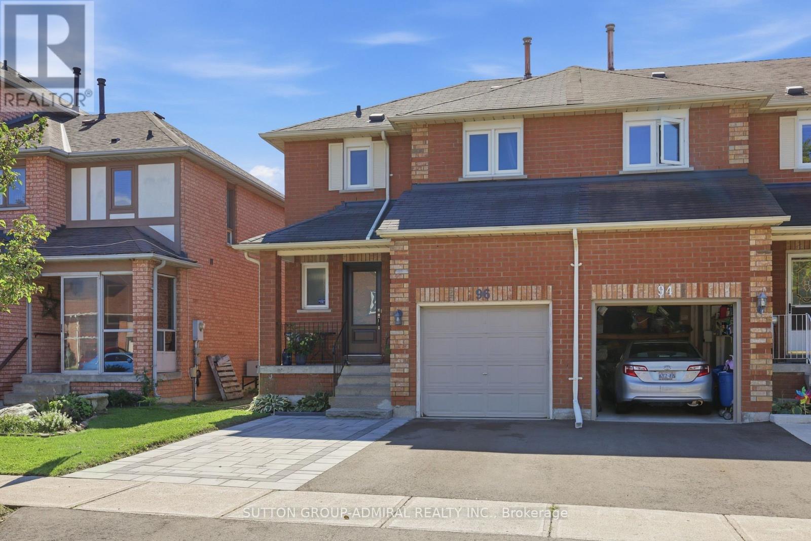 96 ISLAY CRESCENT - 2