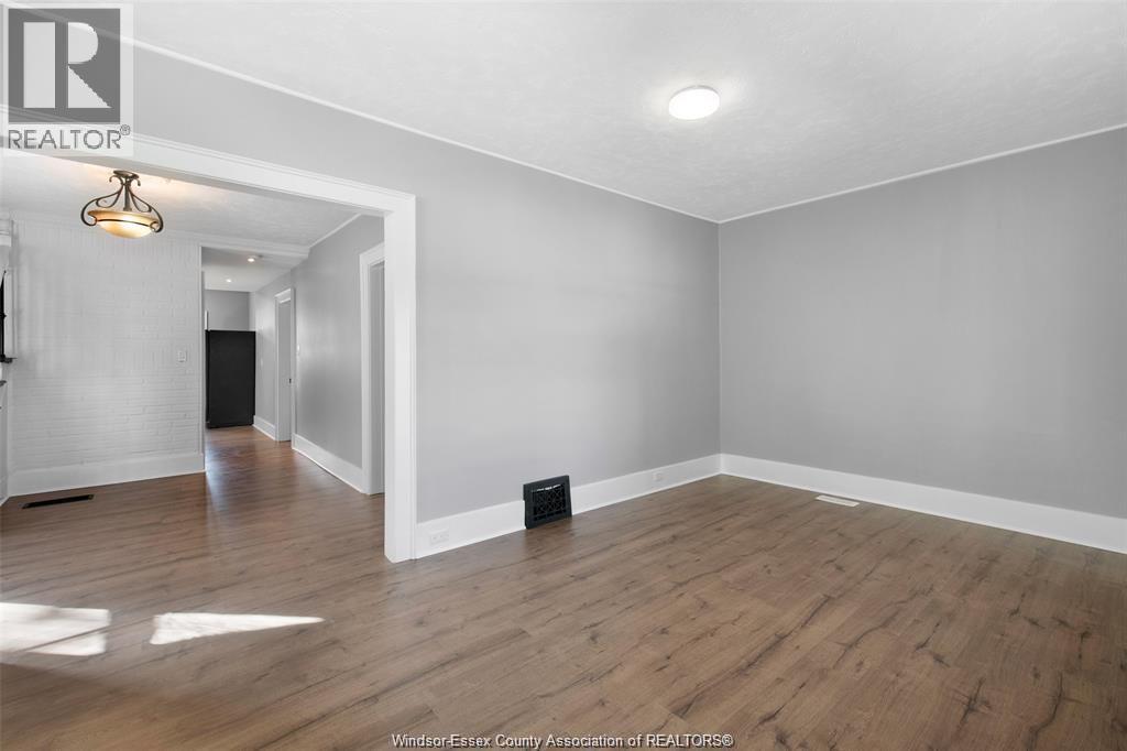1479 LILLIAN AVENUE, Windsor — photo 2