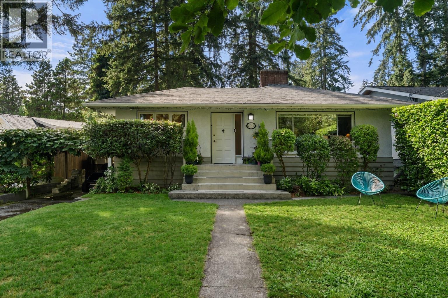 2011 BRIDGMAN Avenue, North Vancouver, British Columbia, V7P2T7, North Vancouver, British Columbia — photo 1 of 5