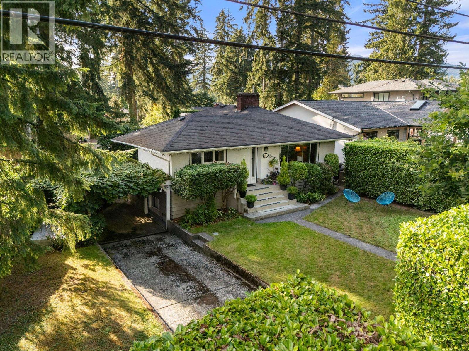 2011 BRIDGMAN Avenue, North Vancouver, British Columbia, V7P2T7, North Vancouver, British Columbia — photo 3 of 5