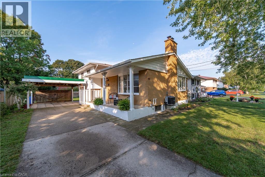 44 BRENTWOOD Drive — photo 2