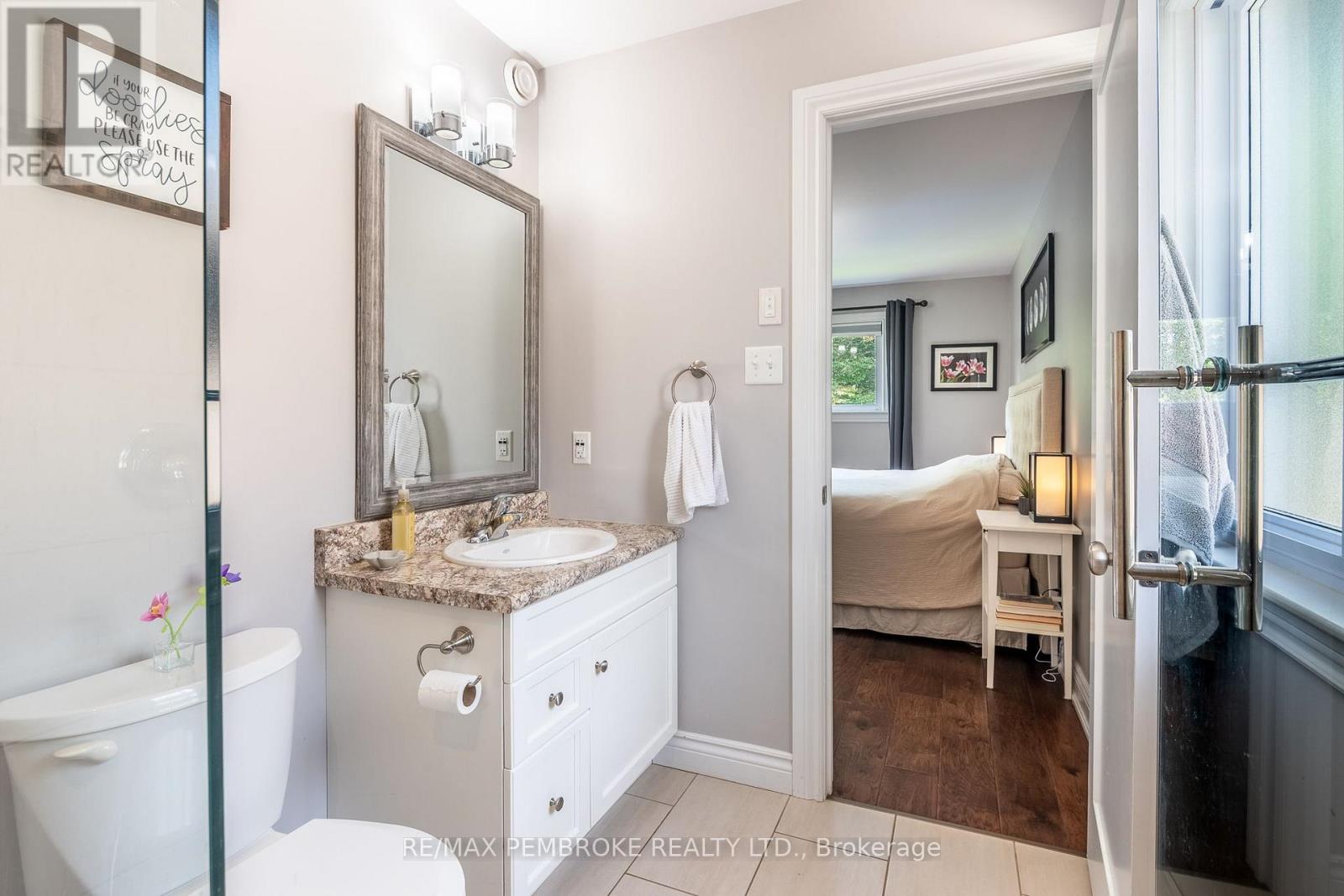521 GARDNER CRESCENT - 22
