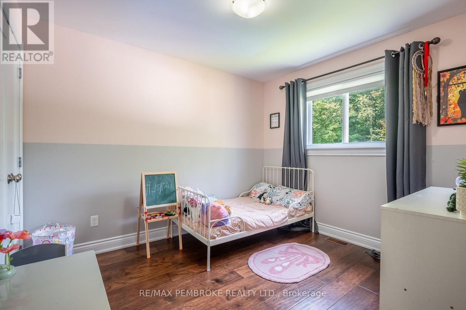 521 GARDNER CRESCENT - 23