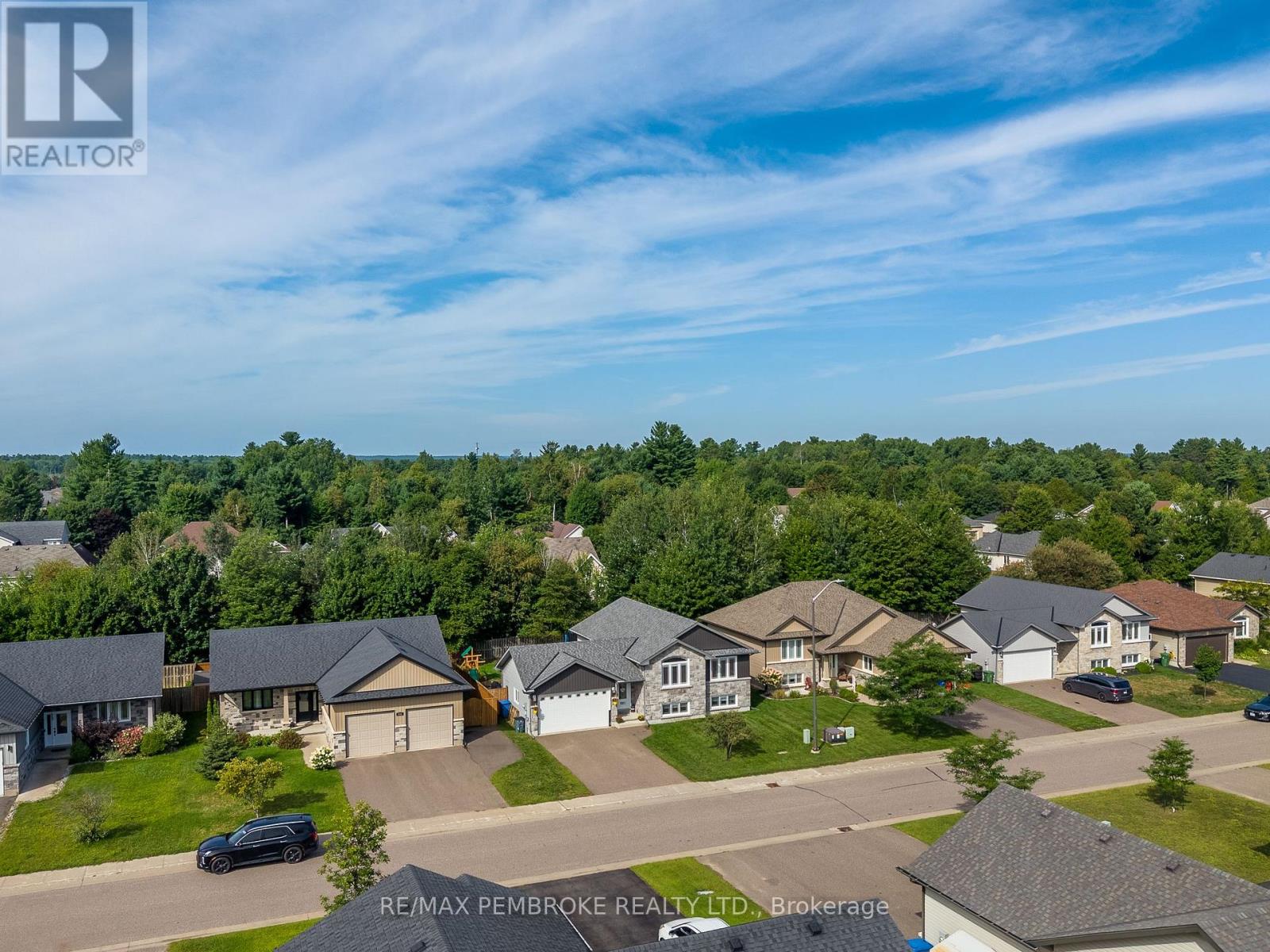 521 GARDNER CRESCENT - 3