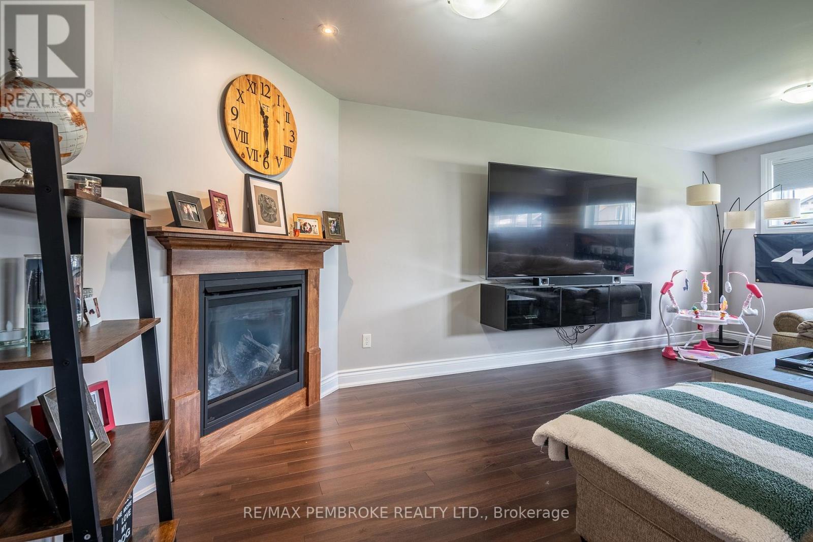 4 Bed, 3 Bath House for Sale in Petawawa – 521 GARDNER CRESCENT, Petawawa – MLS# X13750758 - Image 32
