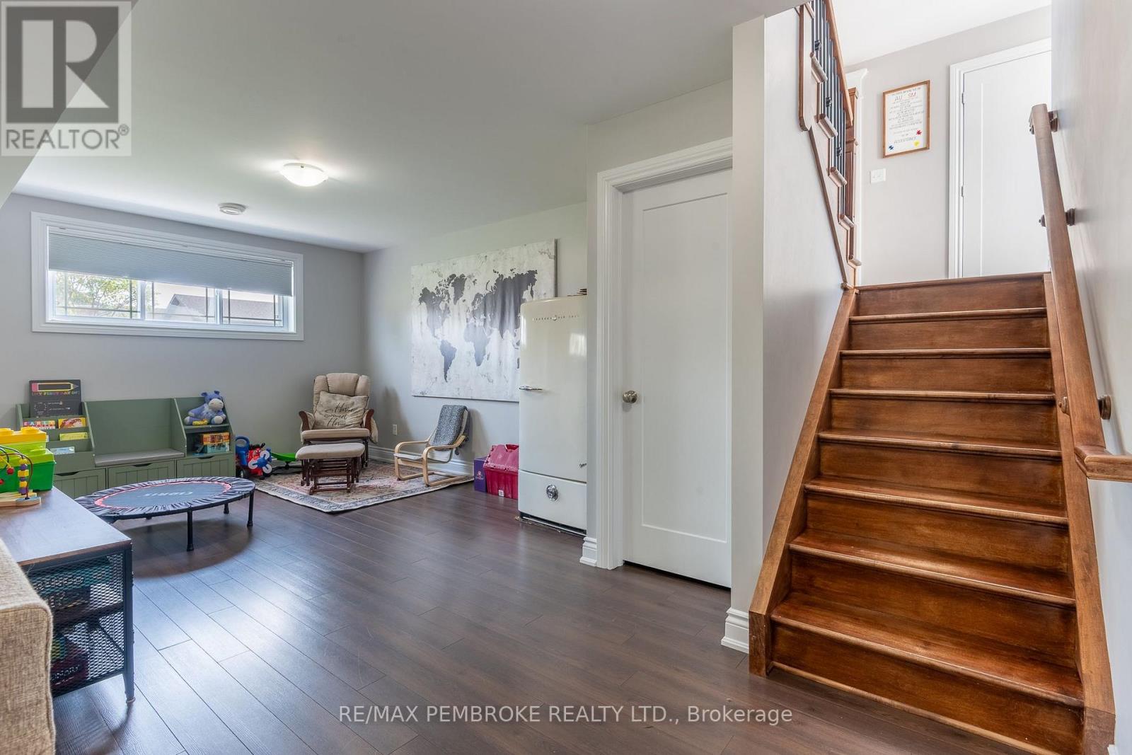 4 Bed, 3 Bath House for Sale in Petawawa – 521 GARDNER CRESCENT, Petawawa – MLS# X13750758 - Image 34